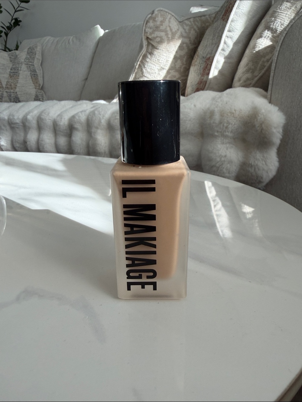 IL MAKIAGE Liquid Foundation - Beige with Black Cap 30 ml